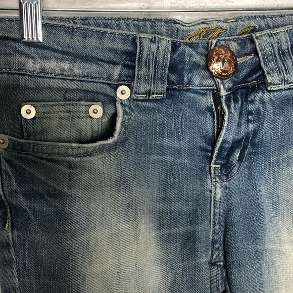 JLo faded distressed capris, size 3 - Picture 4 of 8